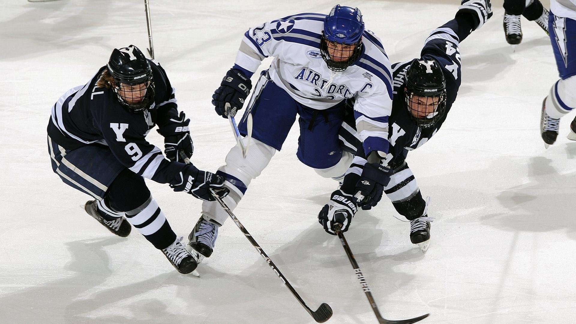 东契奇赛点兑现，俄克拉荷马城雷霆淘汰广厦男篮晋级四强，主帅激动落泪