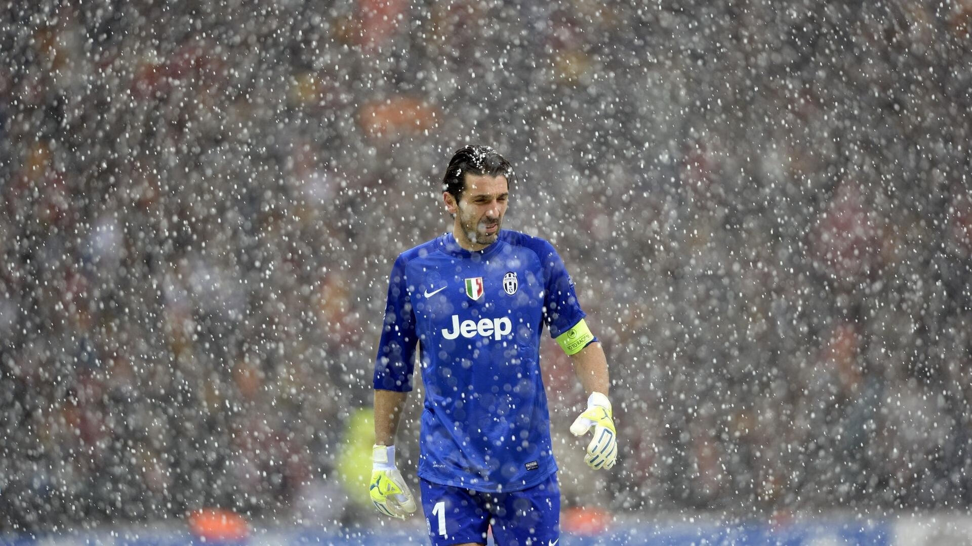 世界杯预选赛转会风云：多特蒙德盯上锋线强援，莱万或成交易筹码